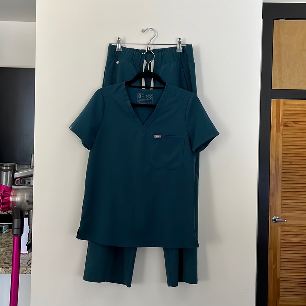 🦋 FIGS technical collection teal scrub set
